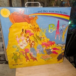 VINTAGE Beanie Ark with Colorful Animals FOR STORING BEANIE BABIES